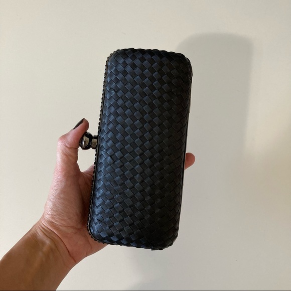 Intricate embellished clutch - Picture 7 of 13